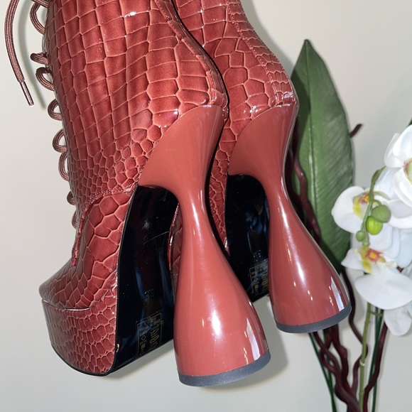 Azalea Wang Brown Leather Boots Croc Print Chunky Bootie Heel Women Size 8.5 - Picture 3 of 11